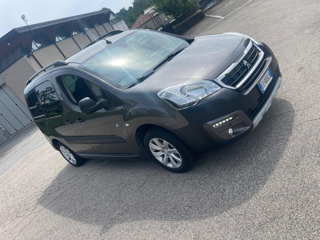 Peugeot Partner Tepee BlueHDi 100 Outdoor