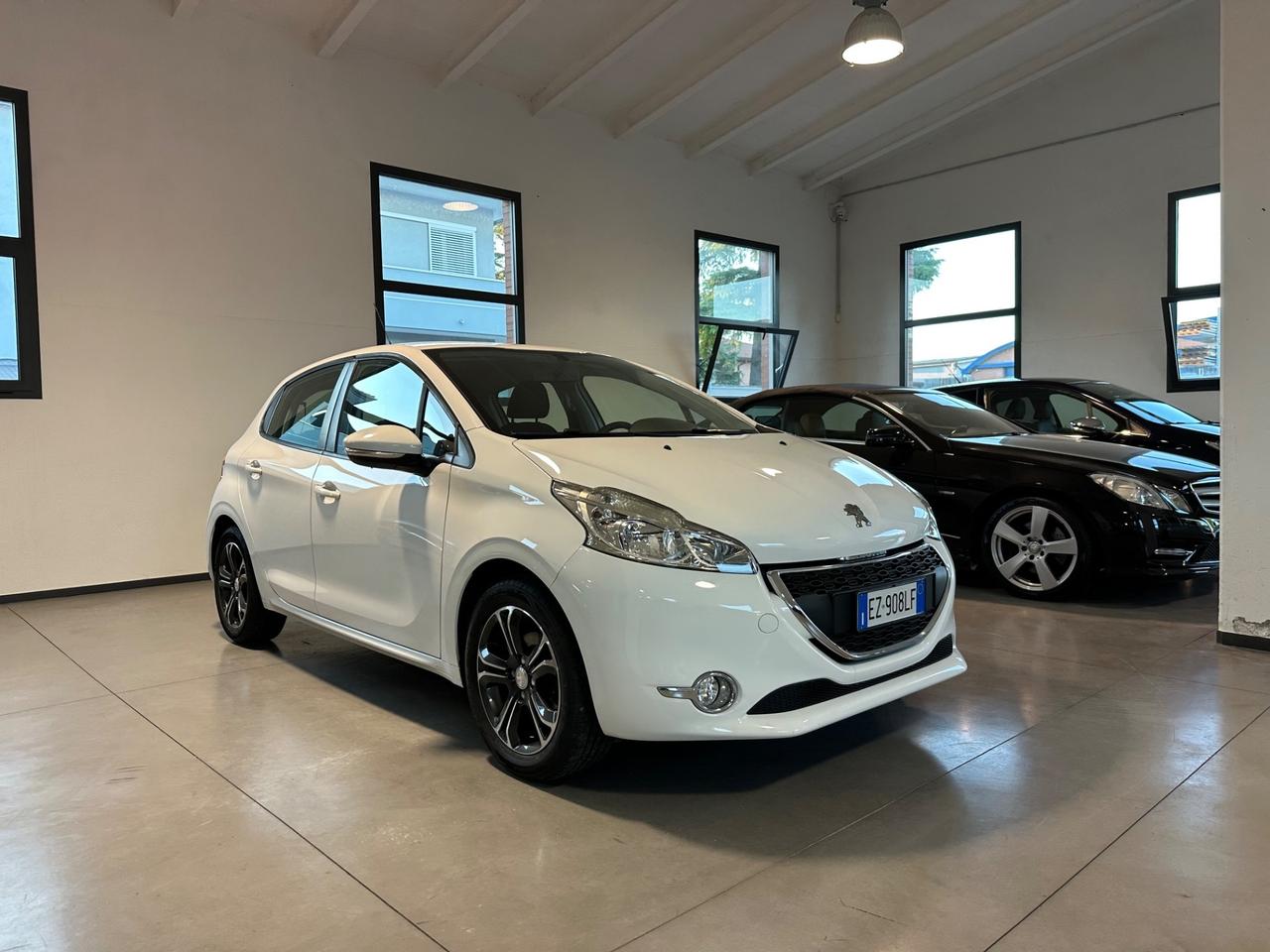 Peugeot 208 1.4 HDi 68 CV 5 porte Allure