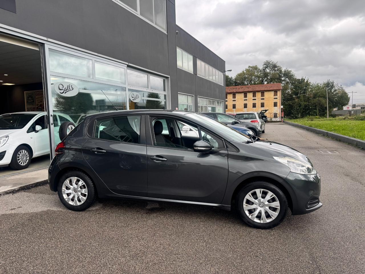 Peugeot 1.0 208 5 porte Neopatentati
