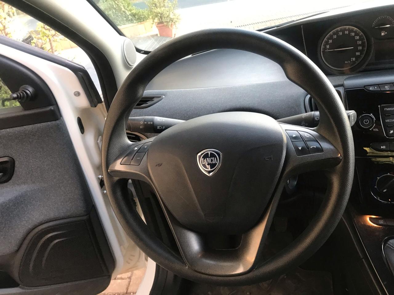 Lancia Ypsilon 1.2 69 CV 5 porte S&S Gold