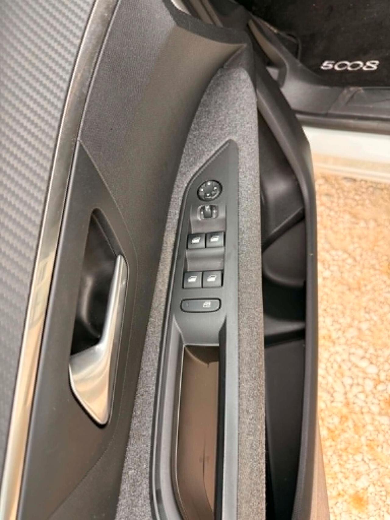 Peugeot 5008 7 posti 1.5 HDi 130cv Allure