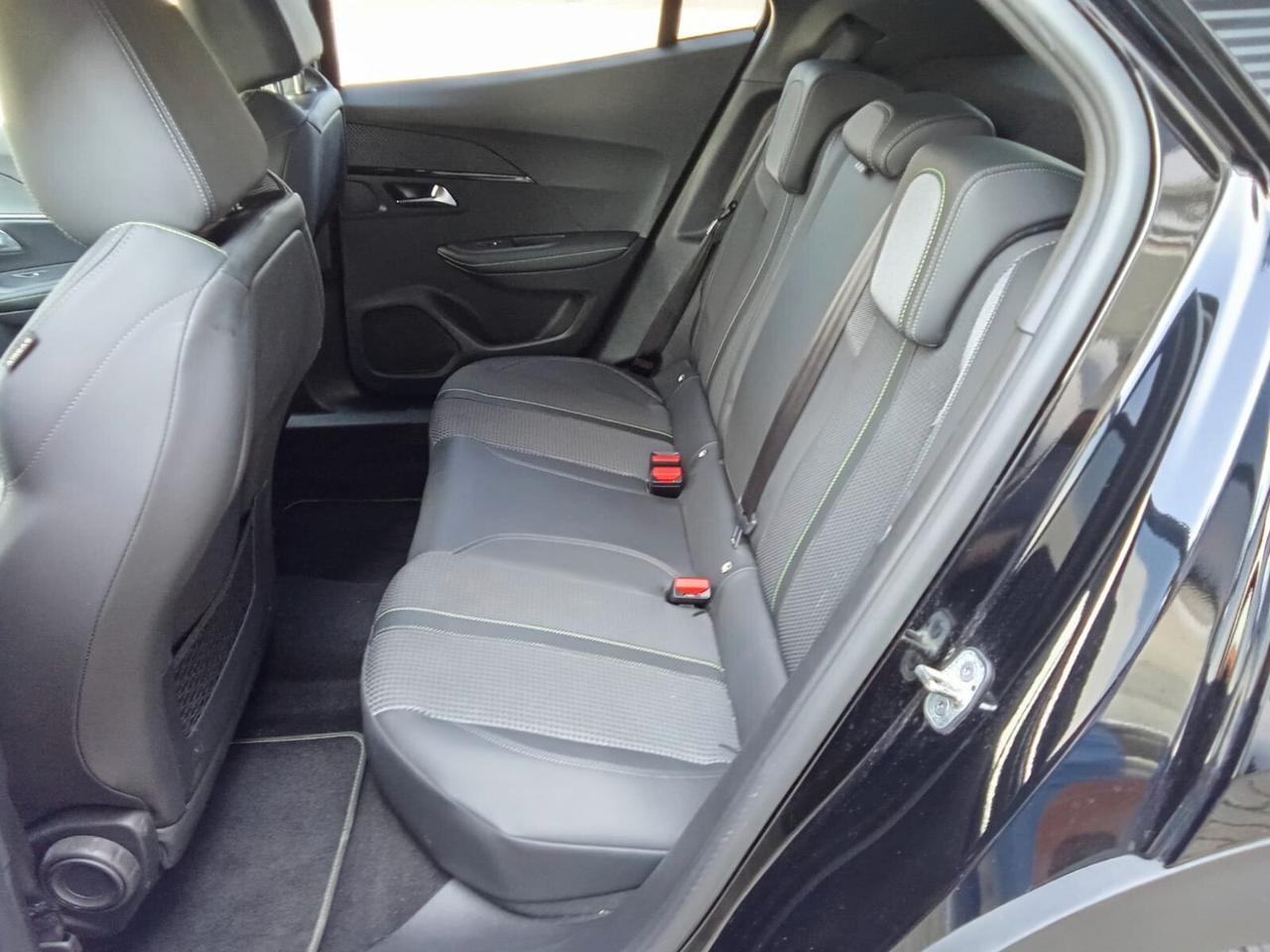 Peugeot 2008 PureTech 130 S&S EAT8 GT