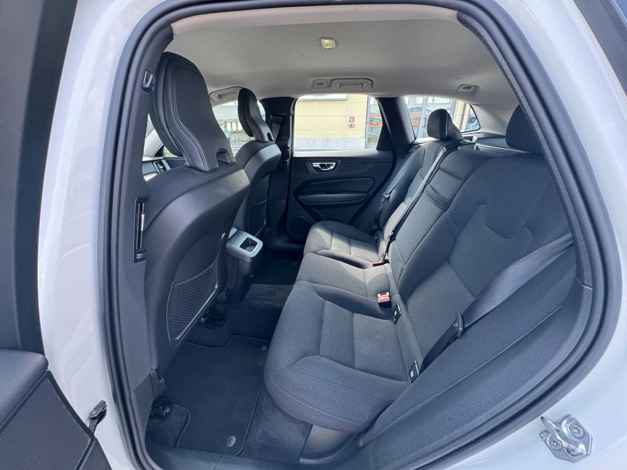 Volvo XC60 B4 AWD (Diesel/Hybrid) Business