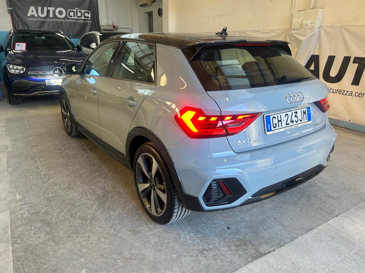 Audi A1 citycarver 30 TFSI Identity Contrast