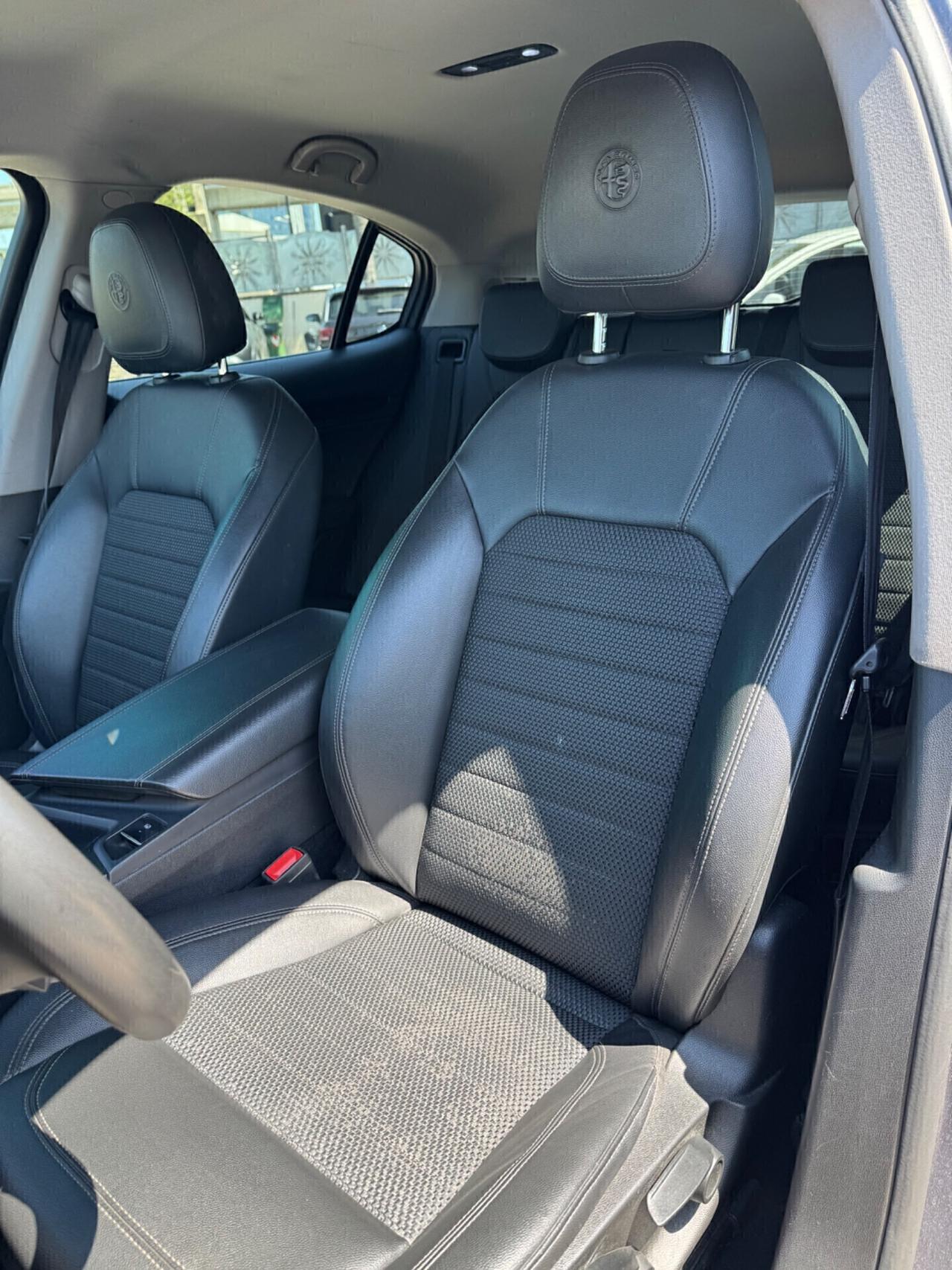 Alfa Romeo Stelvio 2.2 Turbodiesel 180 CV AT8 Q4 Business