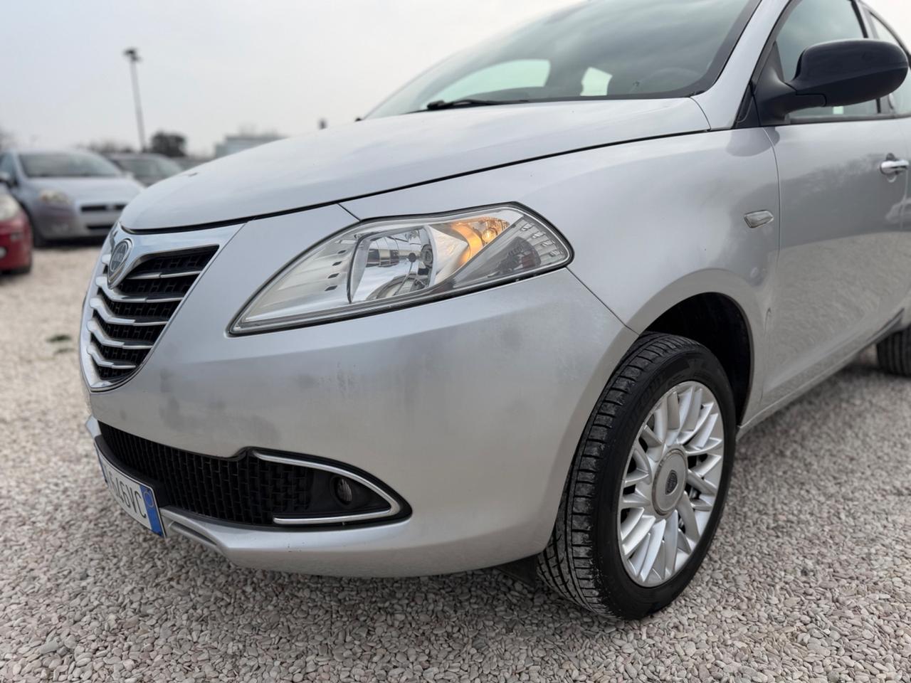 Lancia Ypsilon 0.9 TwinAir 85 CV 5 porte Metano Ecochic Gold