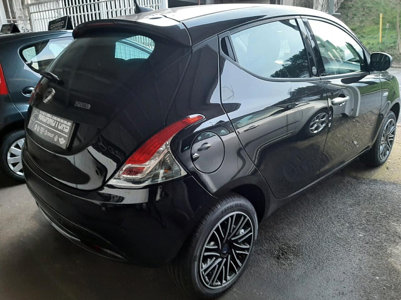 NOLEGGIO LANCIA YPSILON HYBRID