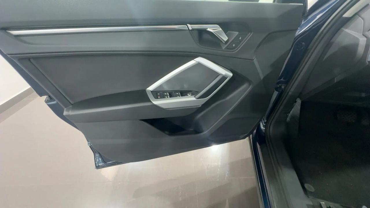 Audi Q3 35 TDI S tronic Business