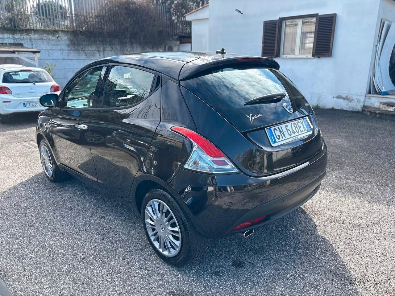 Lancia Ypsilon 1.0 FireFly 5 porte S&S Hybrid Gold