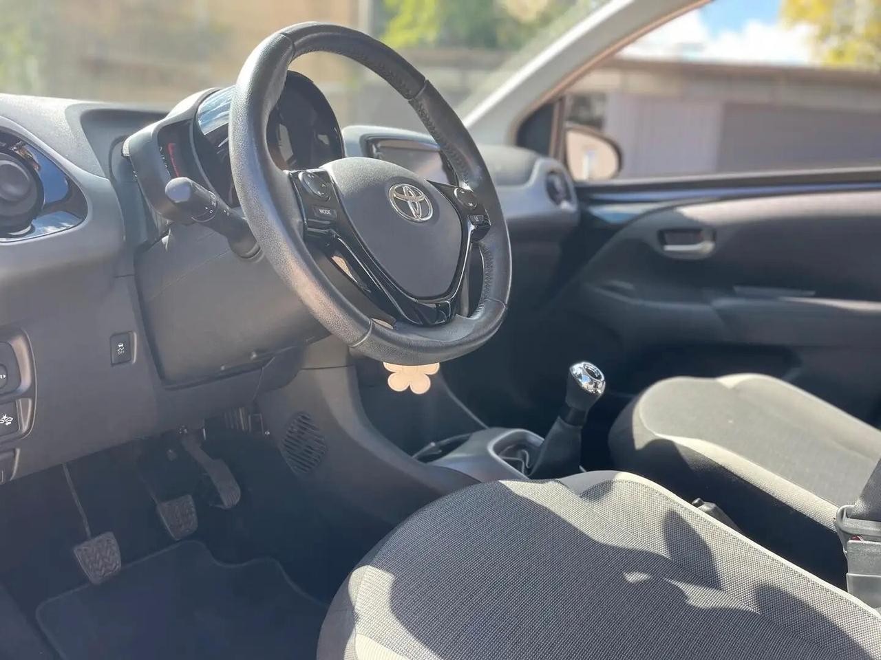 Toyota Aygo Connect 1.0 VVT-i 72 CV 5 porte x-wave