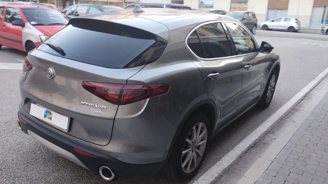 Alfa Romeo Stelvio 2.2 Turbodiesel 210 CV AT8 Q4 Executive