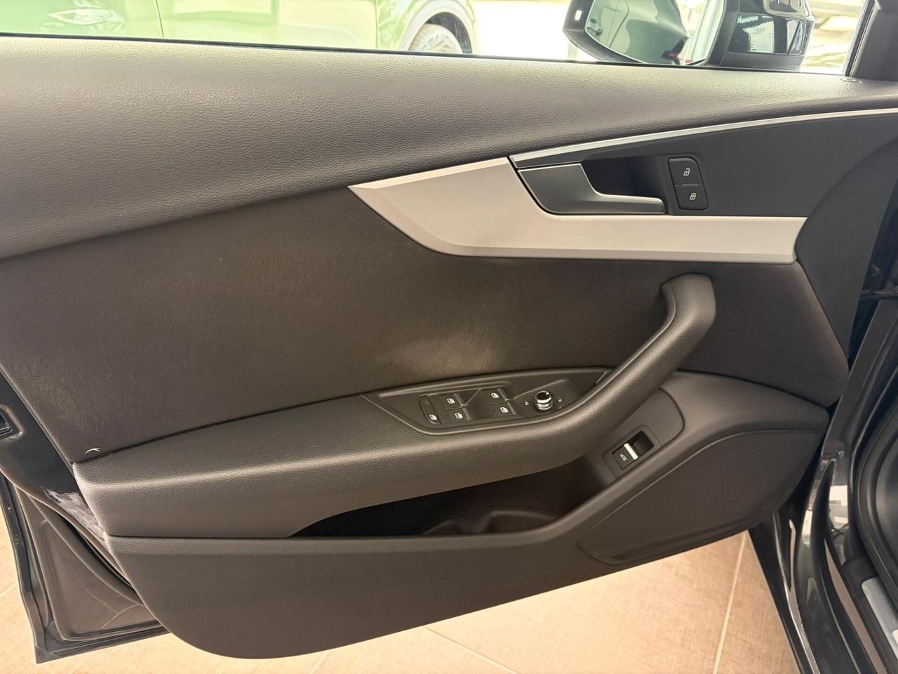 Audi A4 2.0 TDI 150 CV S tronic Business