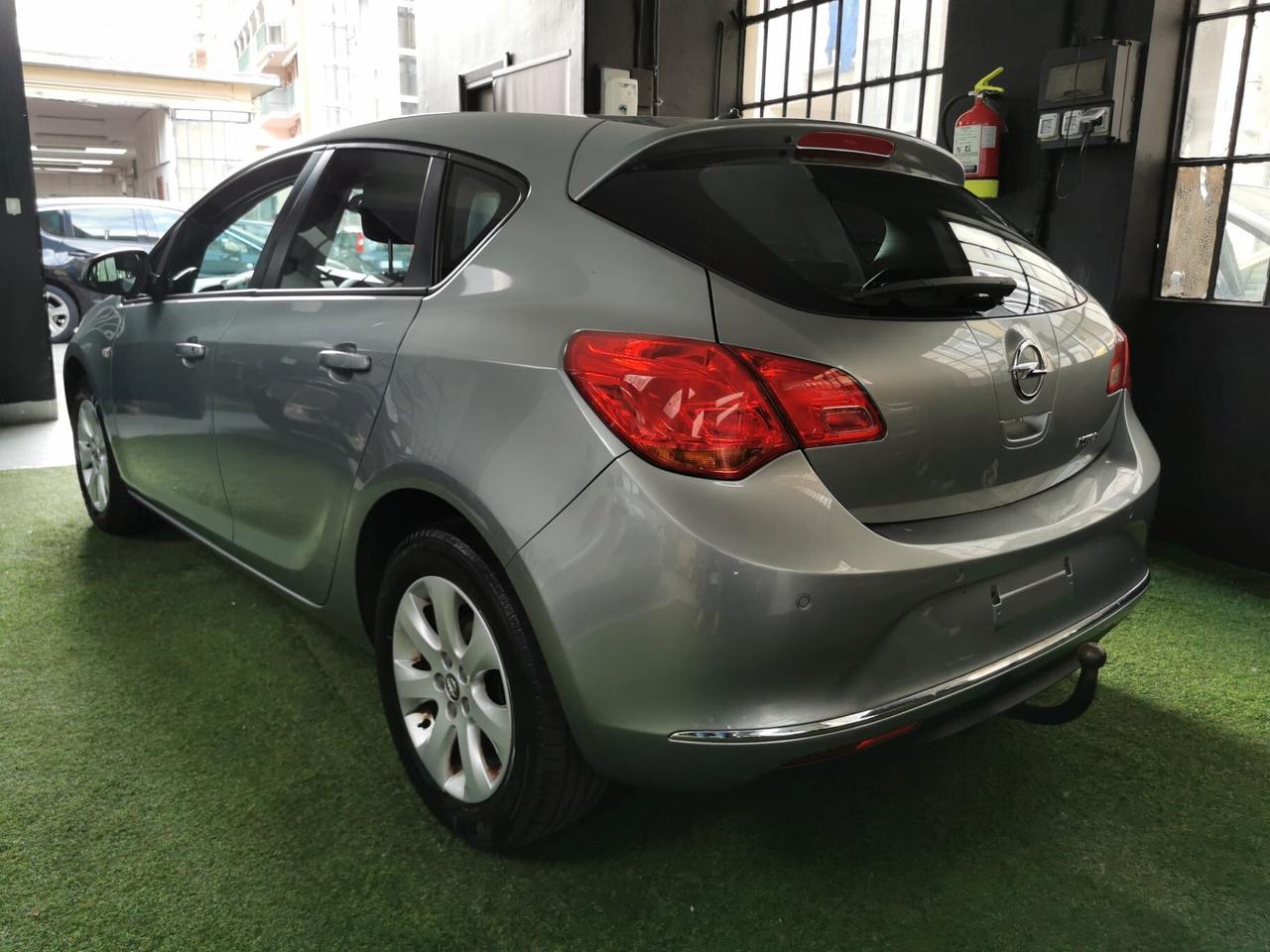 Opel Astra 1.6i 100cv Cosmo GANCIO TRAINO GARANZIA 12 MESI