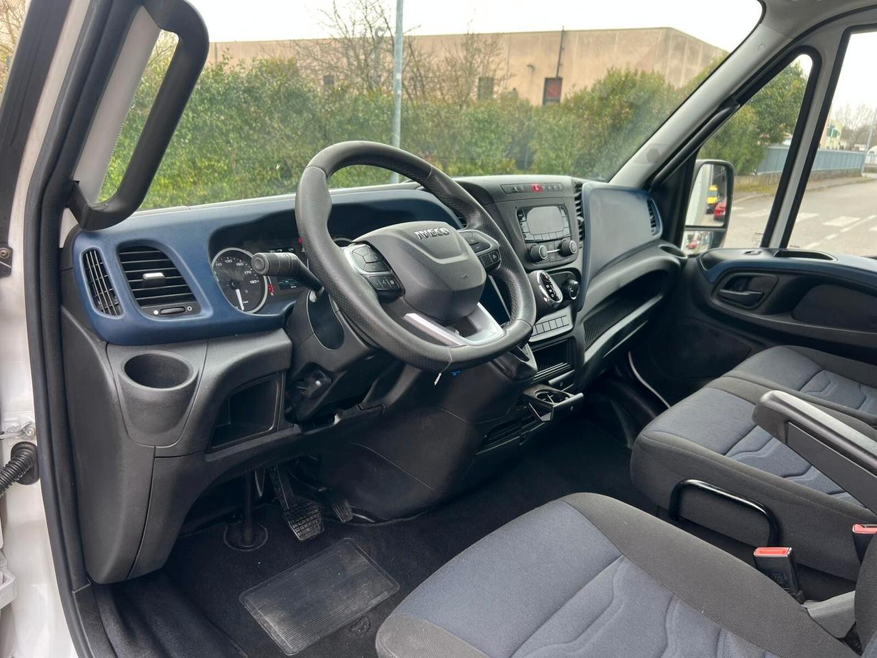 Iveco Daily 35S12 2.3 HPT PL Cabinato