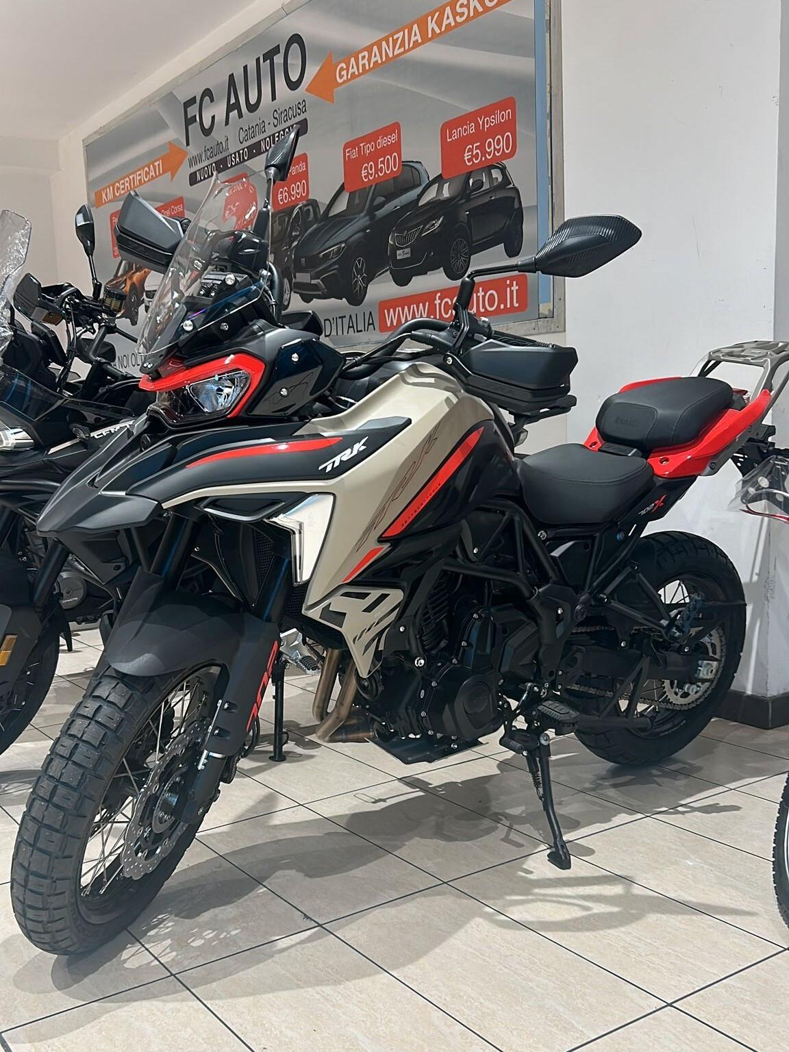 Benelli TRK 702 X - CI TROVIAMO AL CENTRO COMMERCIALE KATANE' -