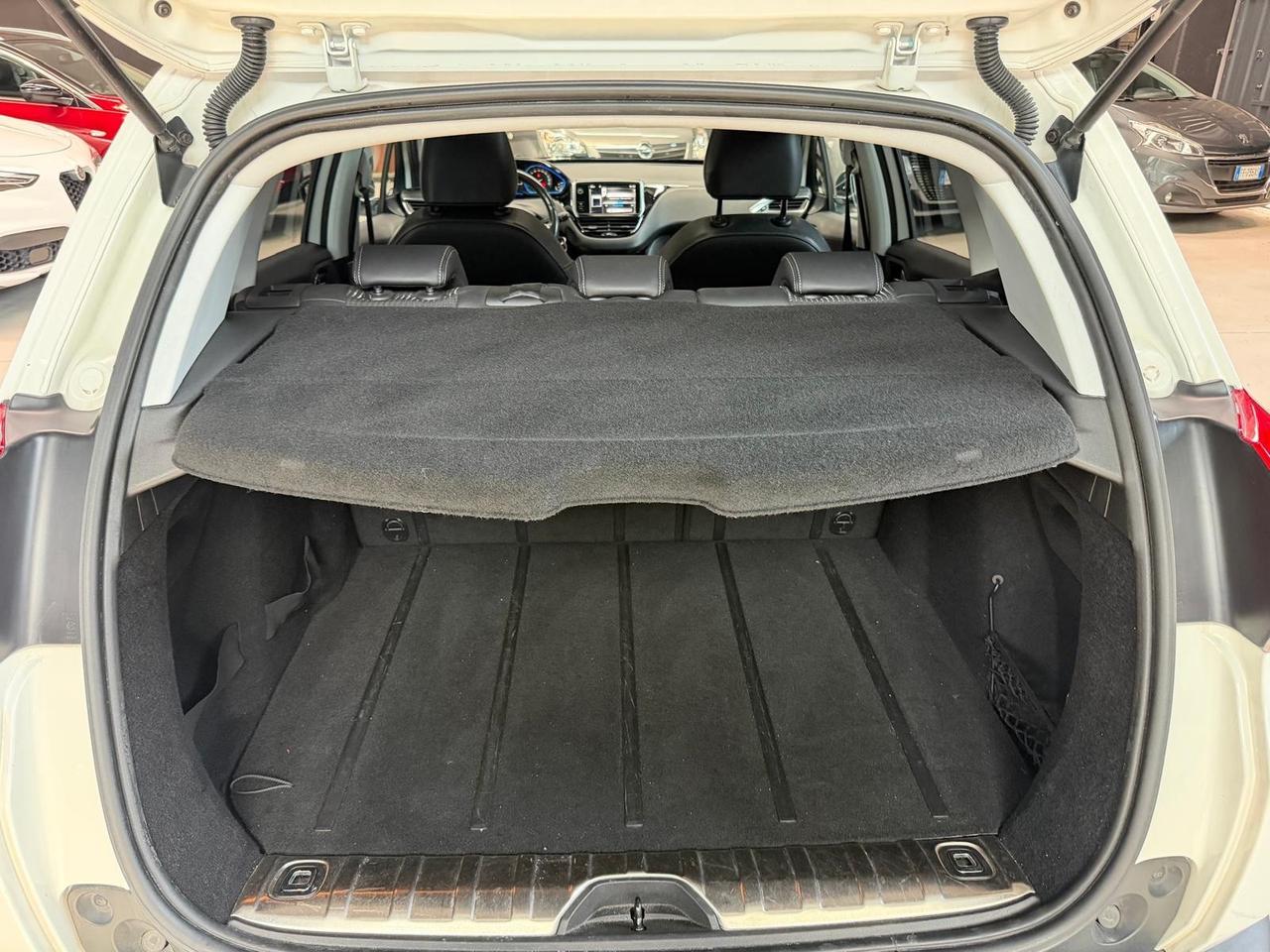 Peugeot 2008 Neopatentati+Tetto+Pelle+Allure