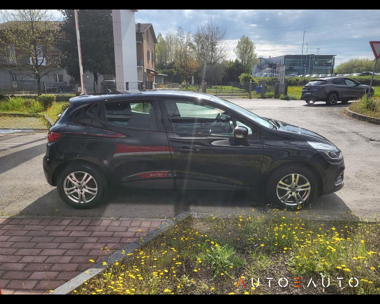 RENAULT Clio IV - Clio 5p 1.2 Zen (live) 75cv E6