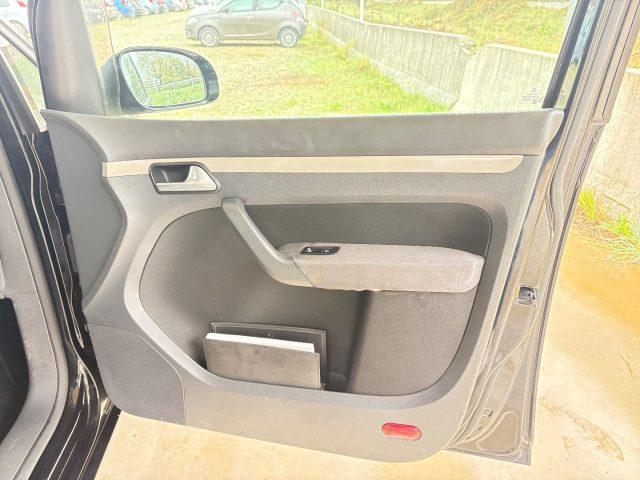 VOLKSWAGEN Touran 1.6 BENZINA FARI FENDI CERCHI IN LEGA OK NEOP