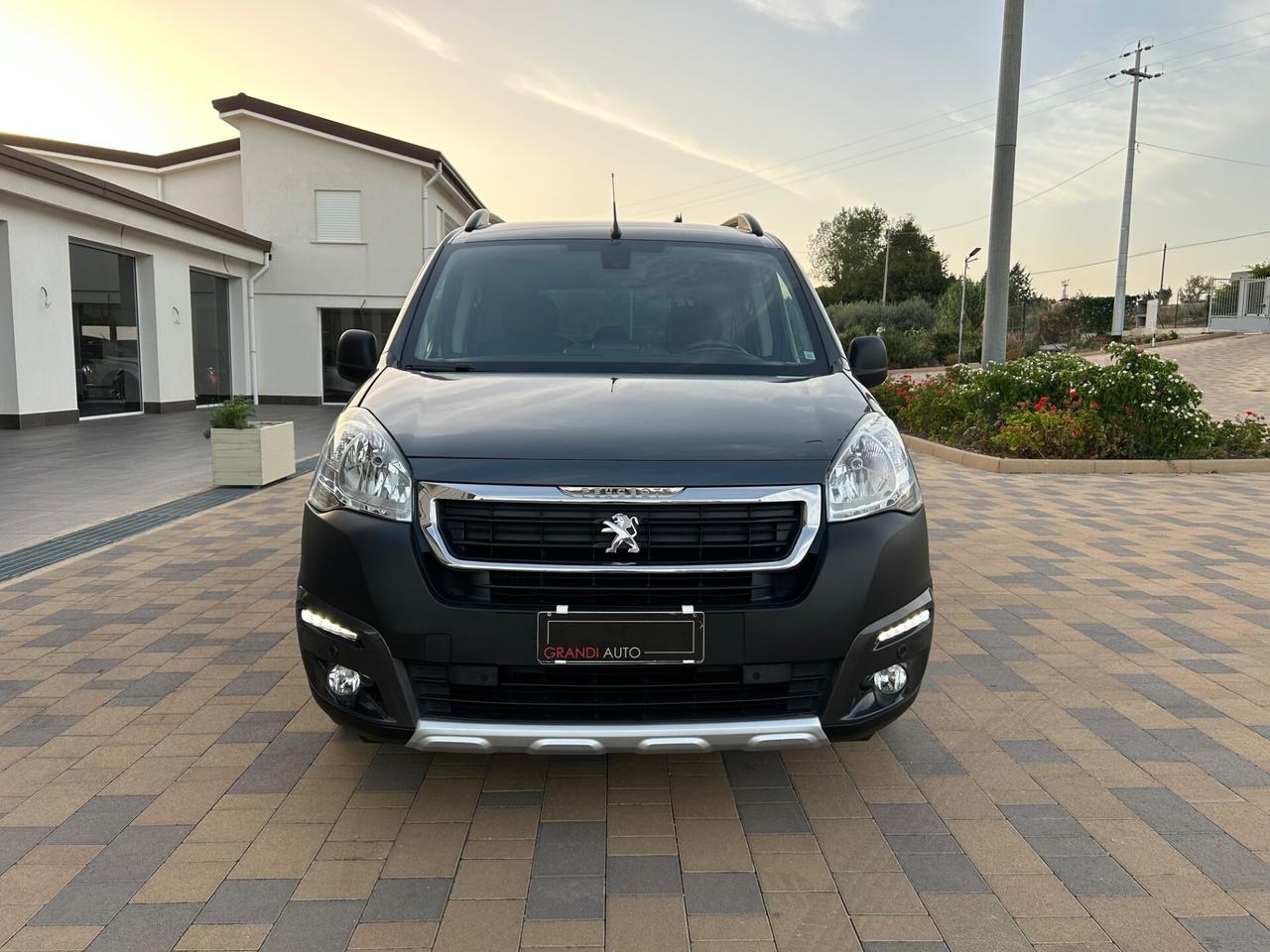 Peugeot Partner Tepee BlueHDi 100 Outdoor
