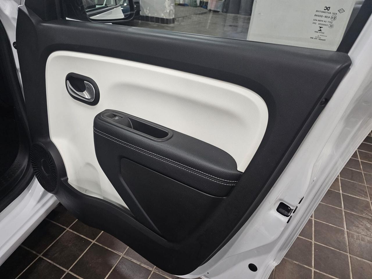 NUOVA RENAULT TWINGO INTENS SCe 1.0 BENZ 73CV