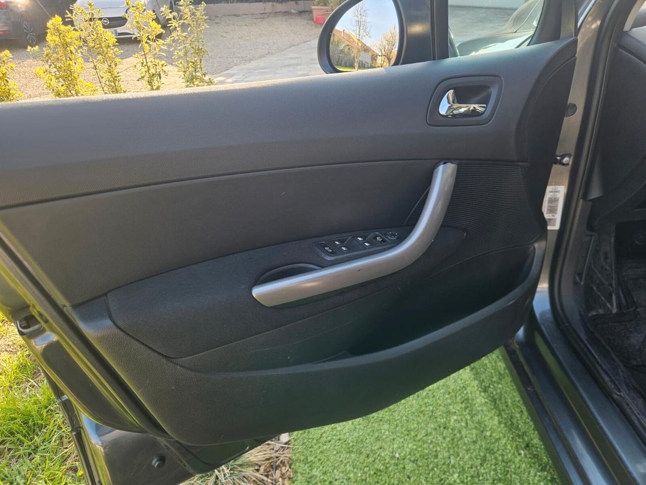 Peugeot 308 2.0 HDi 136CV aut. SW Ciel Féline 7 posti