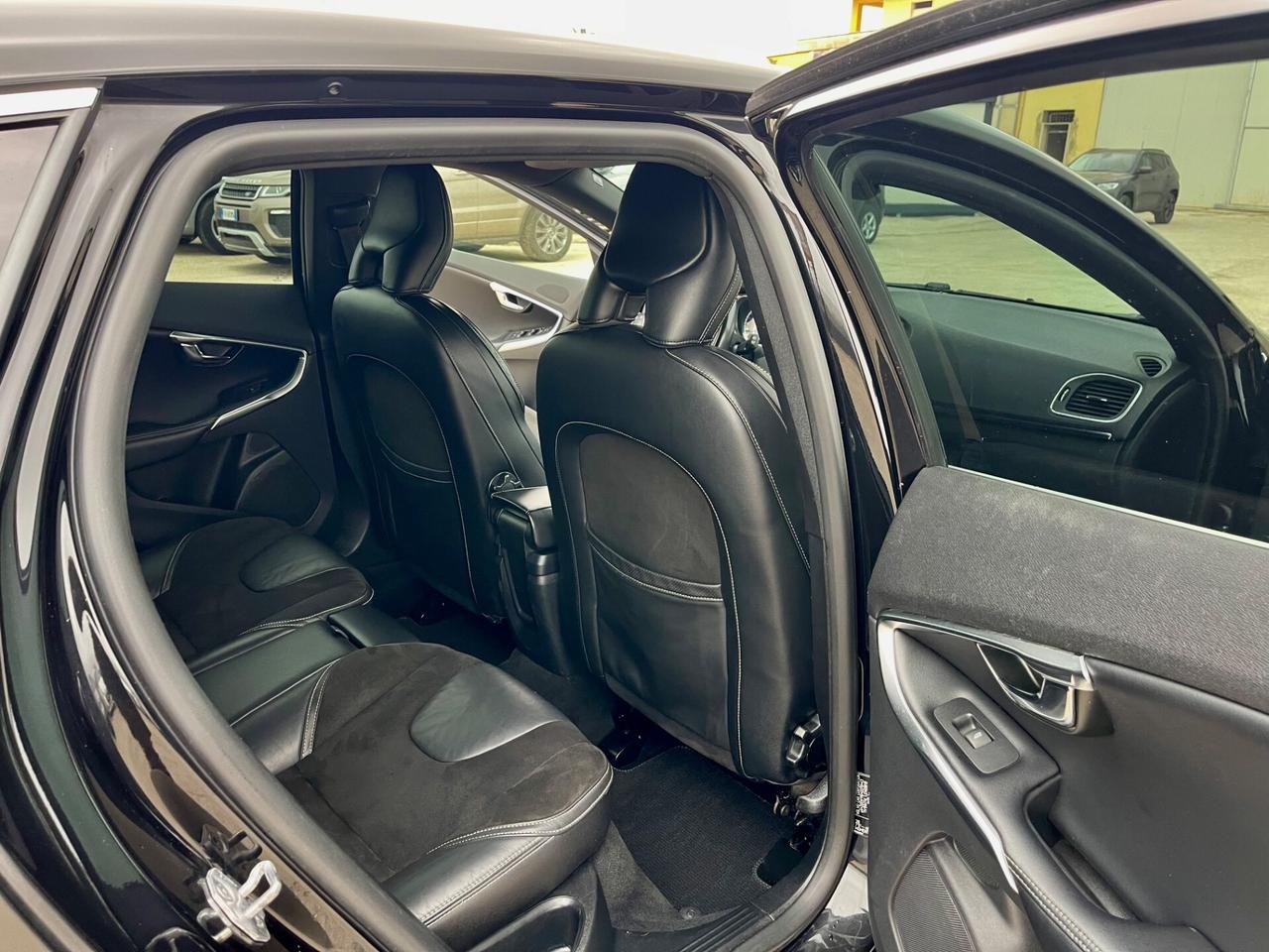 VOLVO V40 2.0 D2 120CV R-DESIGN FULL LED MY17