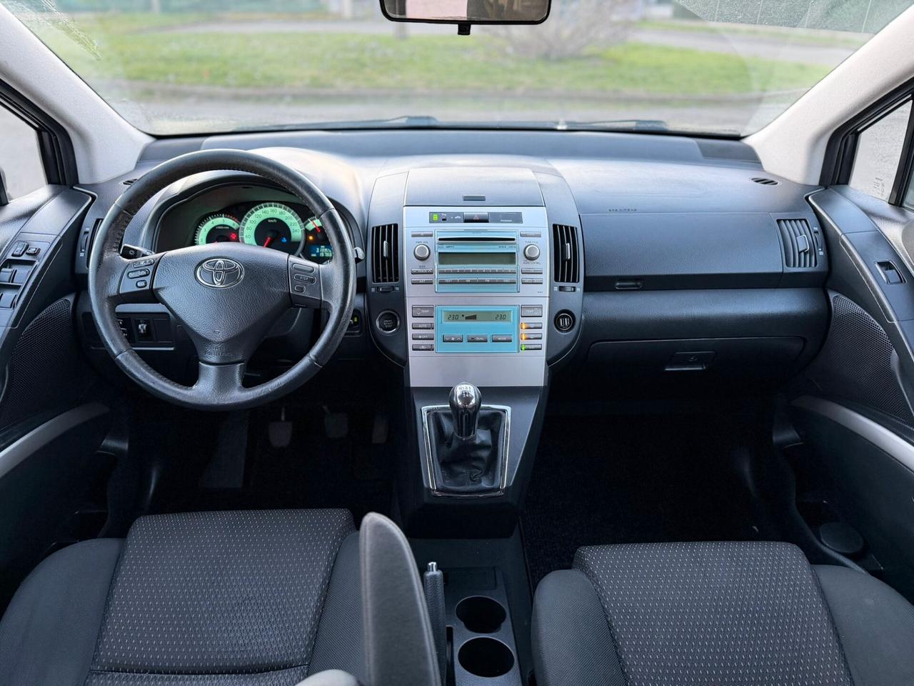 Toyota Corolla Verso 2.2 16V D-4D 7 POSTI