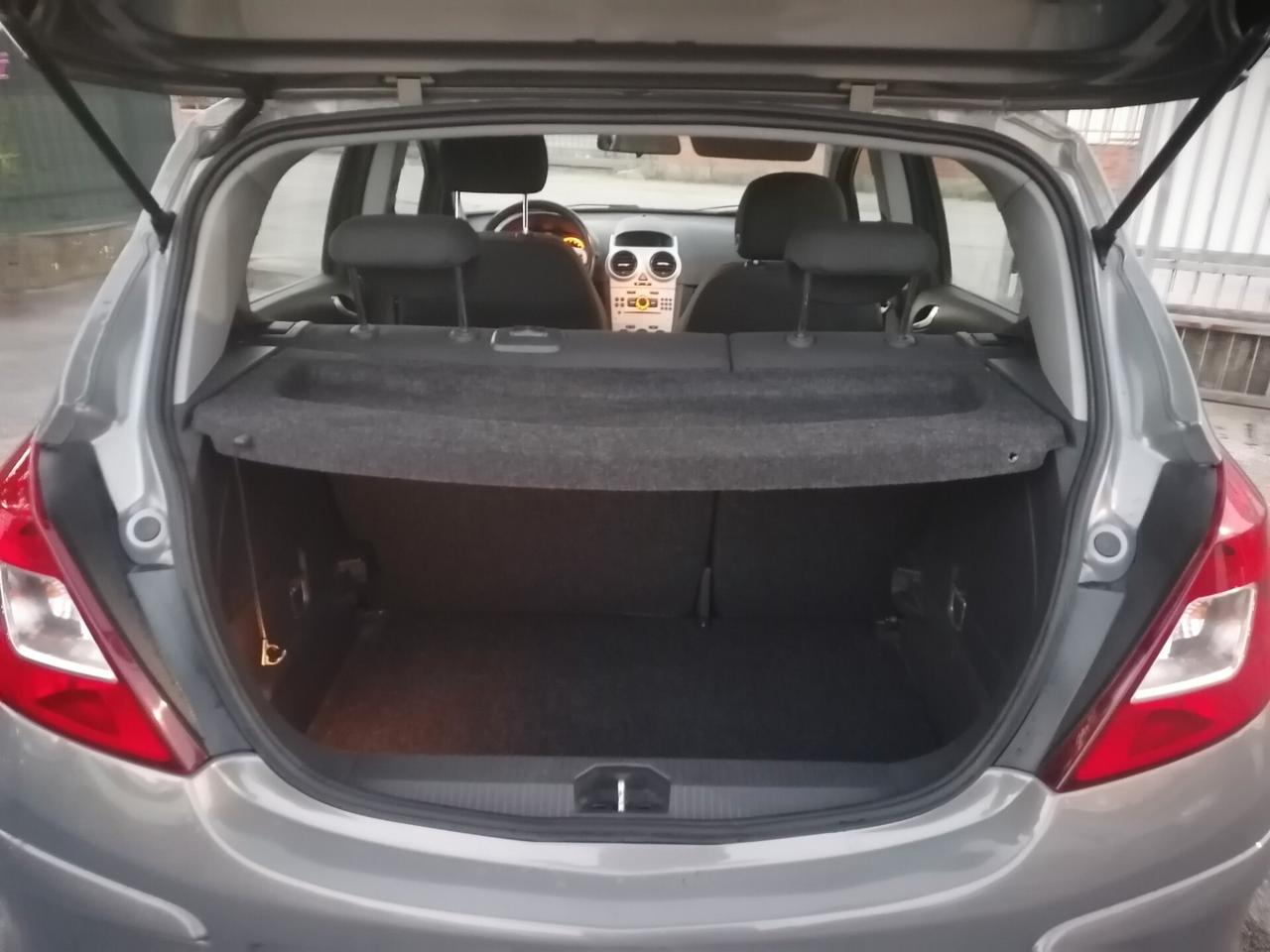 OPEL CORSA 1.2 5 Porte Club 63KW 2011