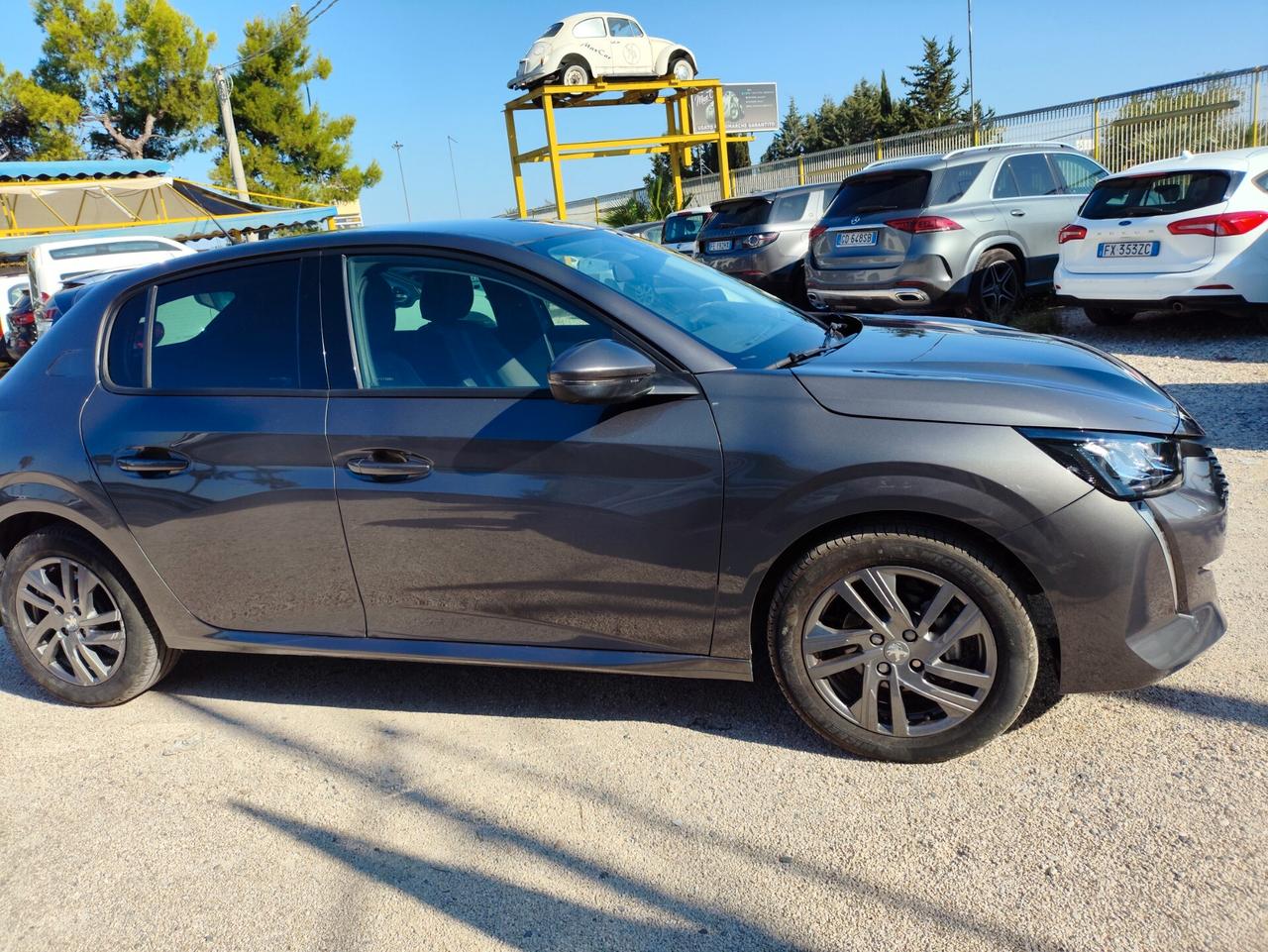 Peugeot 208 PureTech 75 Stop&Start 5 porte Allure – 2022 – 10.100 km . Vendita senza IVA (regime del margine)