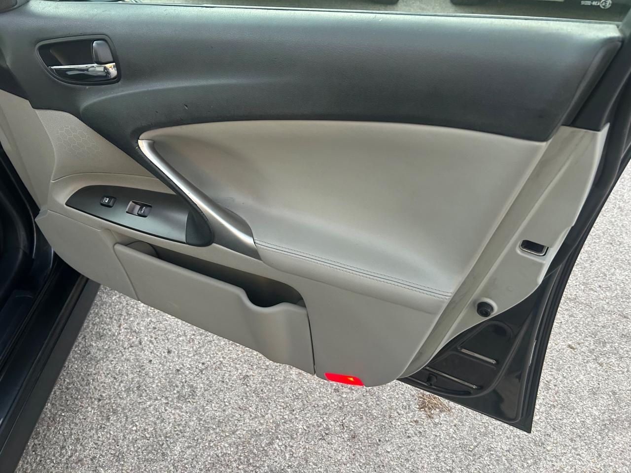 Lexus IS 220d 2.2 16V Luxury