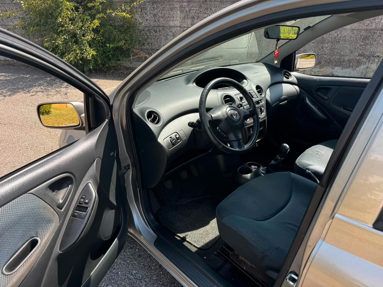 Toyota Yaris 1.0 16V 5p Sol - 130.000 km - Tagliandata - Neopatentati