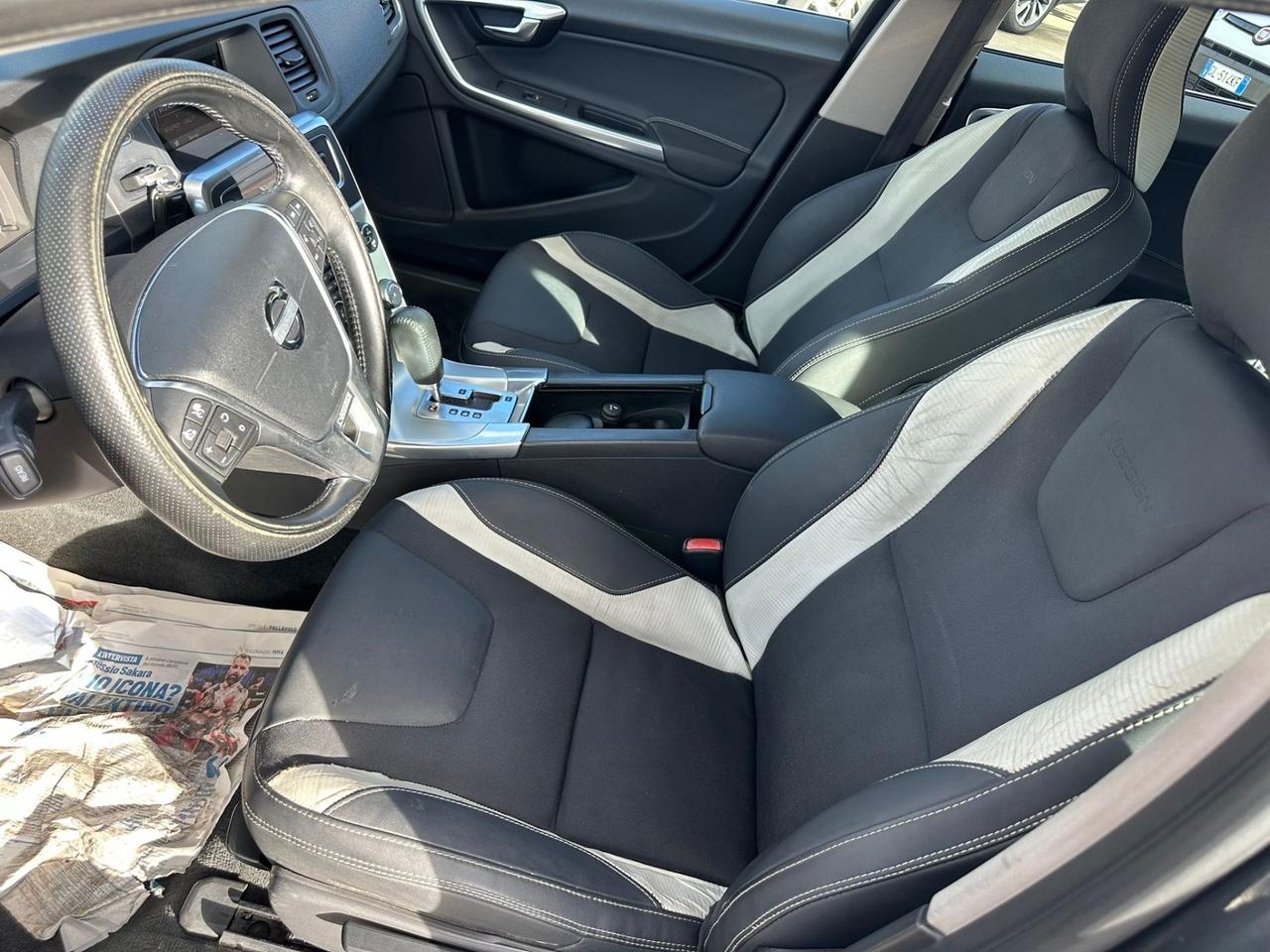 Volvo V60 D5 R-design