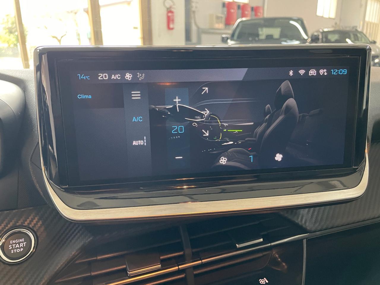 Peugeot 208 PureTech 100cv 5 porte Allure Telecamere navi