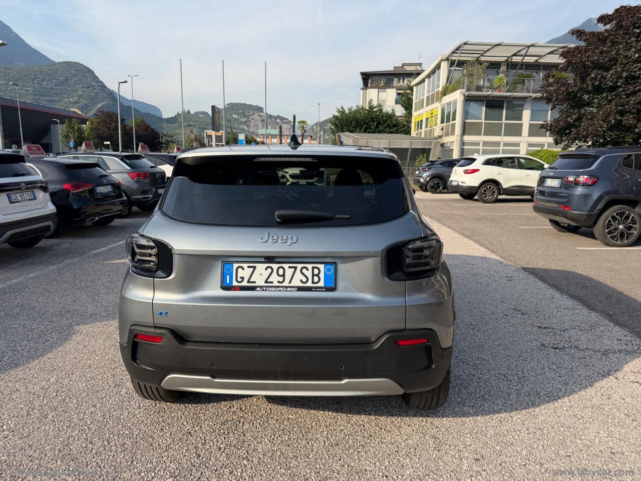 JEEP Avenger BEV Summit 420 156 CV CERCHI IN LEGA DA 18