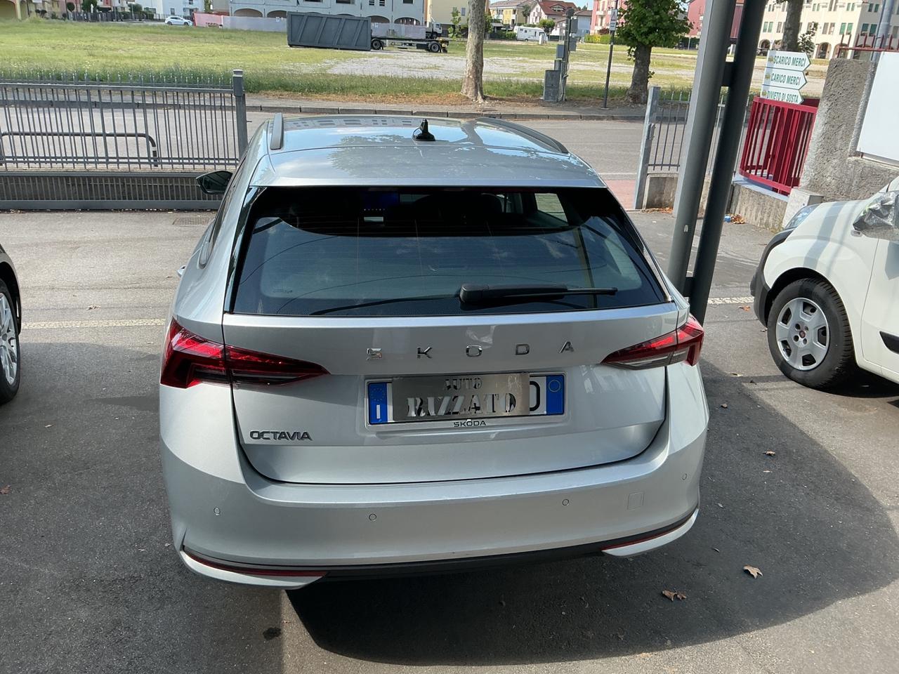 Skoda Octavia 2.0 TDI 150 CV DSG Wagon Selection - KM 22.000