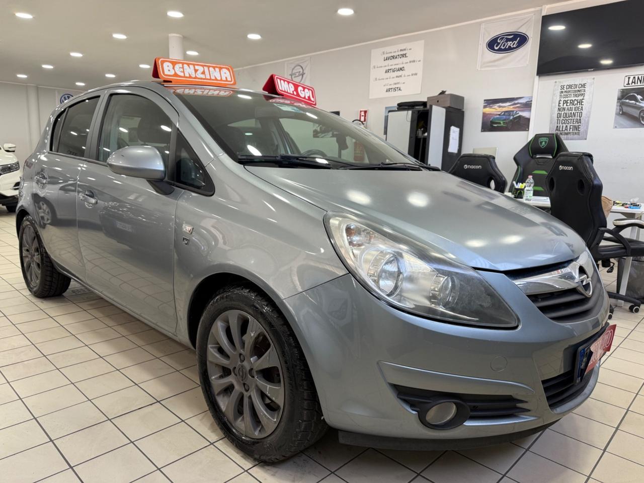 Opel Corsa 1.2 gpl 2011 full optional