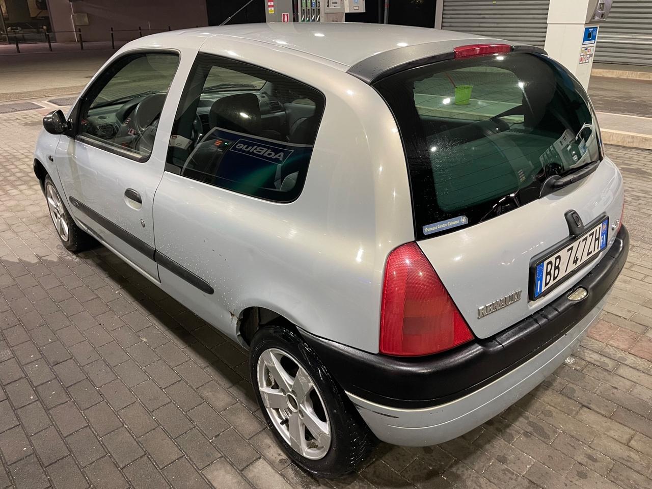 RENAULT CLIO 1.1 BENZINA NEOPATENTATI 183.000 KM ANNO 99.