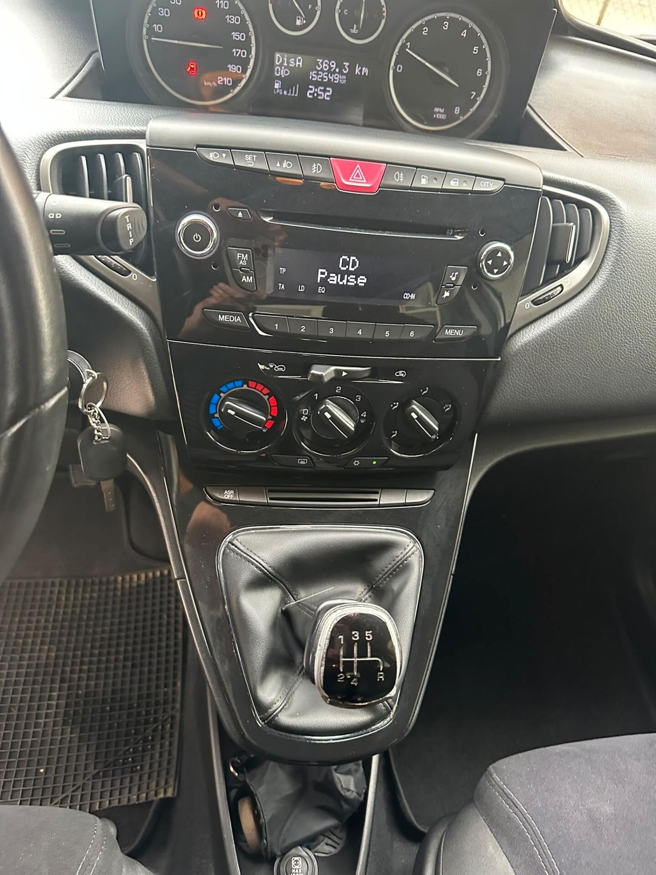 Lancia Ypsilon 1.2 GPL Neopatentati