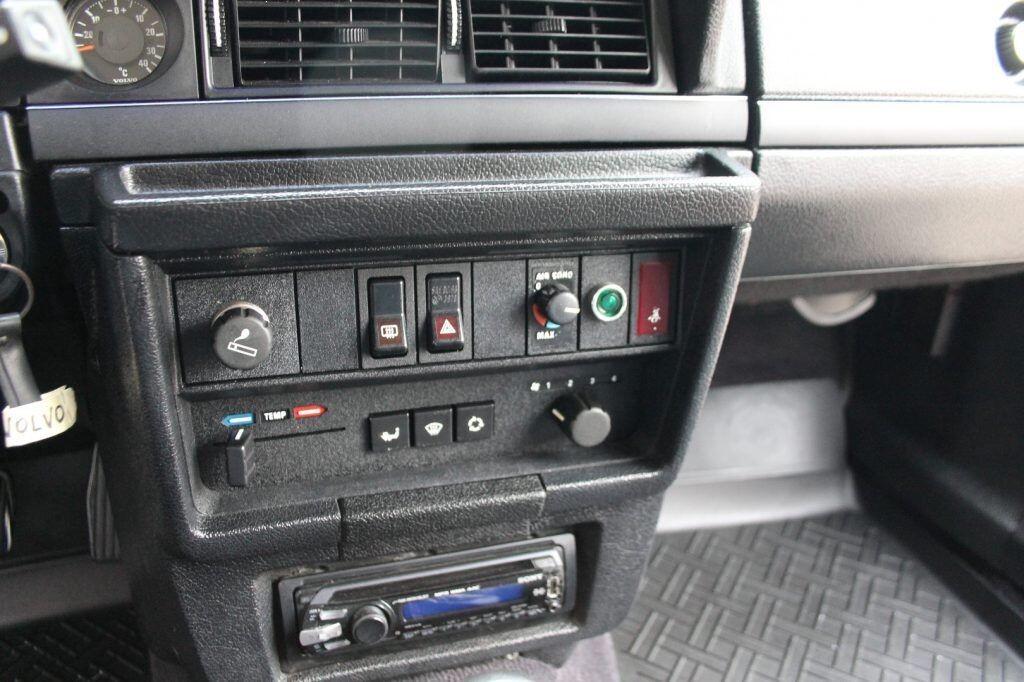 VOLVO 240 2.0 cat Station Wagon Polar