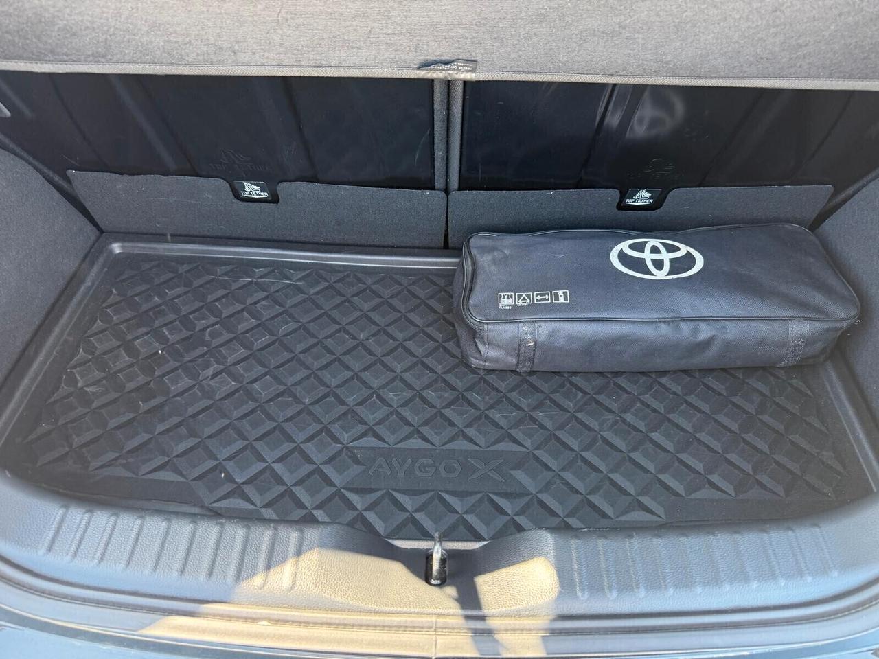 Toyota Aygo X 1.0 VVT-i 72 CV 5 porte Trend S-CVT ADATTA A NEO PATENTATI