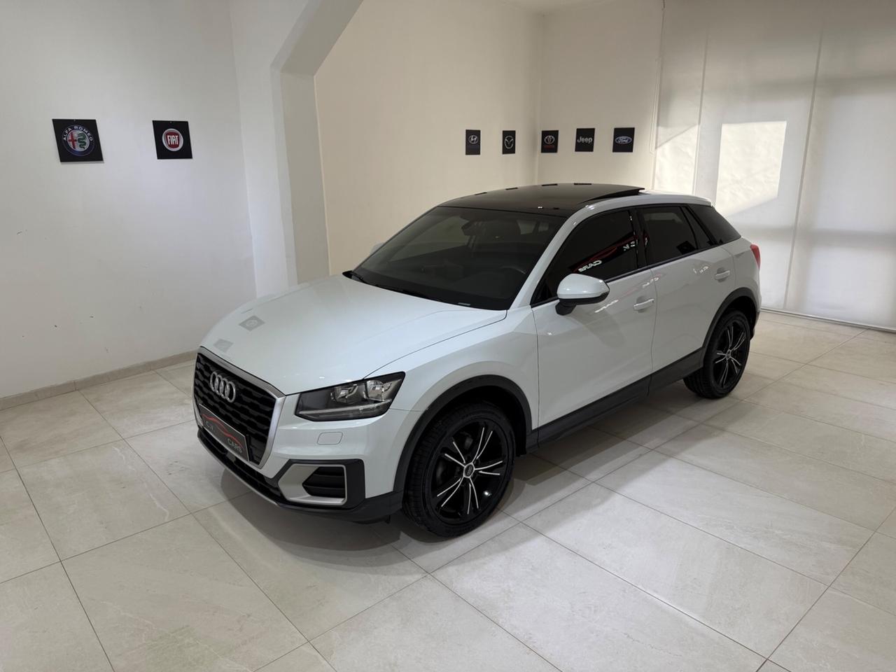 AUDI Q2 30 TDI S LINE EDITION CON TETTO APRIBILE E GANCIO TRAINO