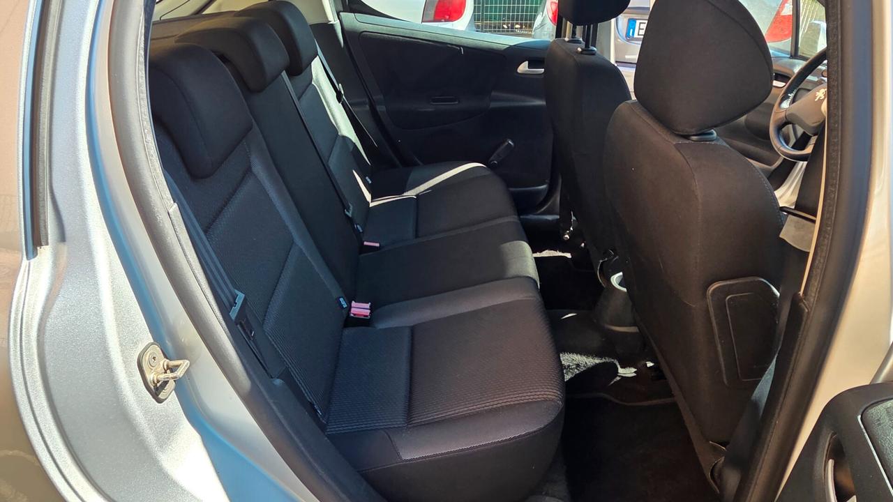 Peugeot 207 1.4 VTi 95CV 5p. neo patentati unico proprietario