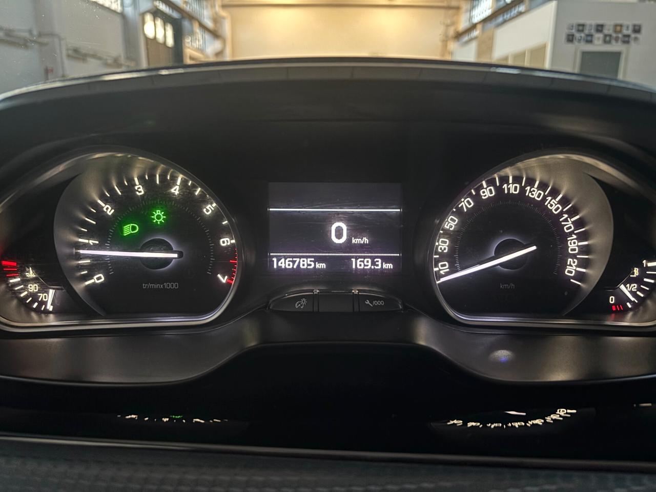 Peugeot 208 PureTech 82 5p. GPL Allure