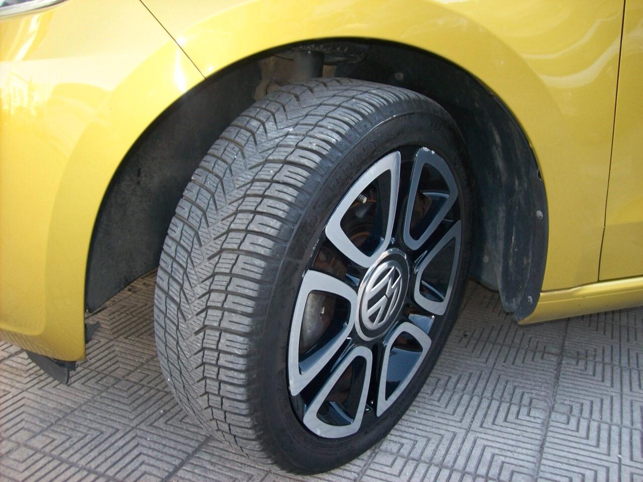 Volkswagen up! 1.0 75CV 5p. high