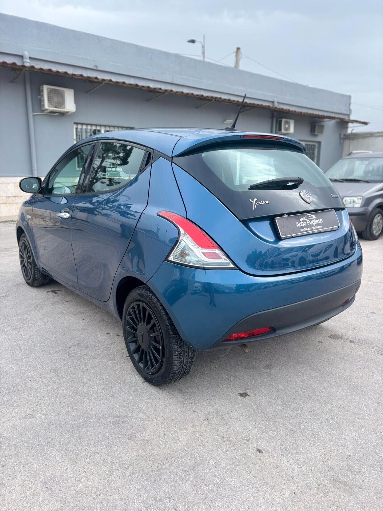 Lancia Ypsilon 1.0 FireFly 5 porte S&S Hybrid Ecochic Silver