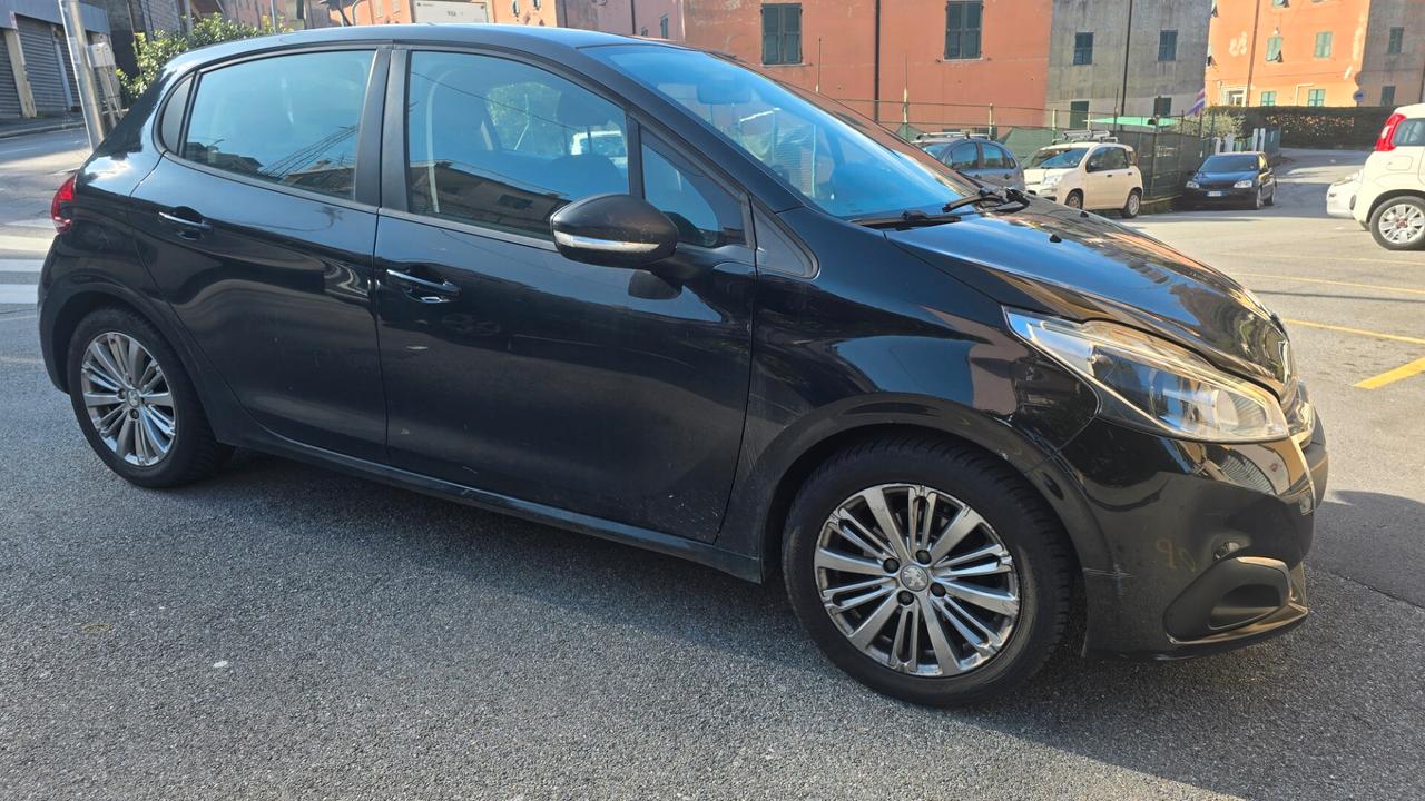 Peugeot 208 PureTech 82 5 porte Allure