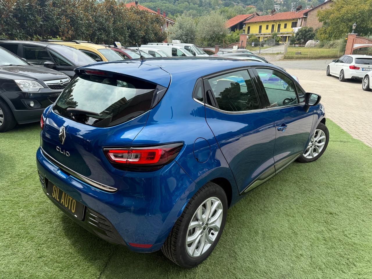 Renault Clio 90 CV 5 porte Moschino Intens /OK NEOPATENTATI