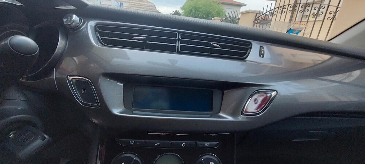 C3 EXCLUSIVE TETTO ZEN IN VETRO 1,4 DIESEL 70 CV NAVIGATORE TELEFONO SENSORI FULL IMPECCABILE