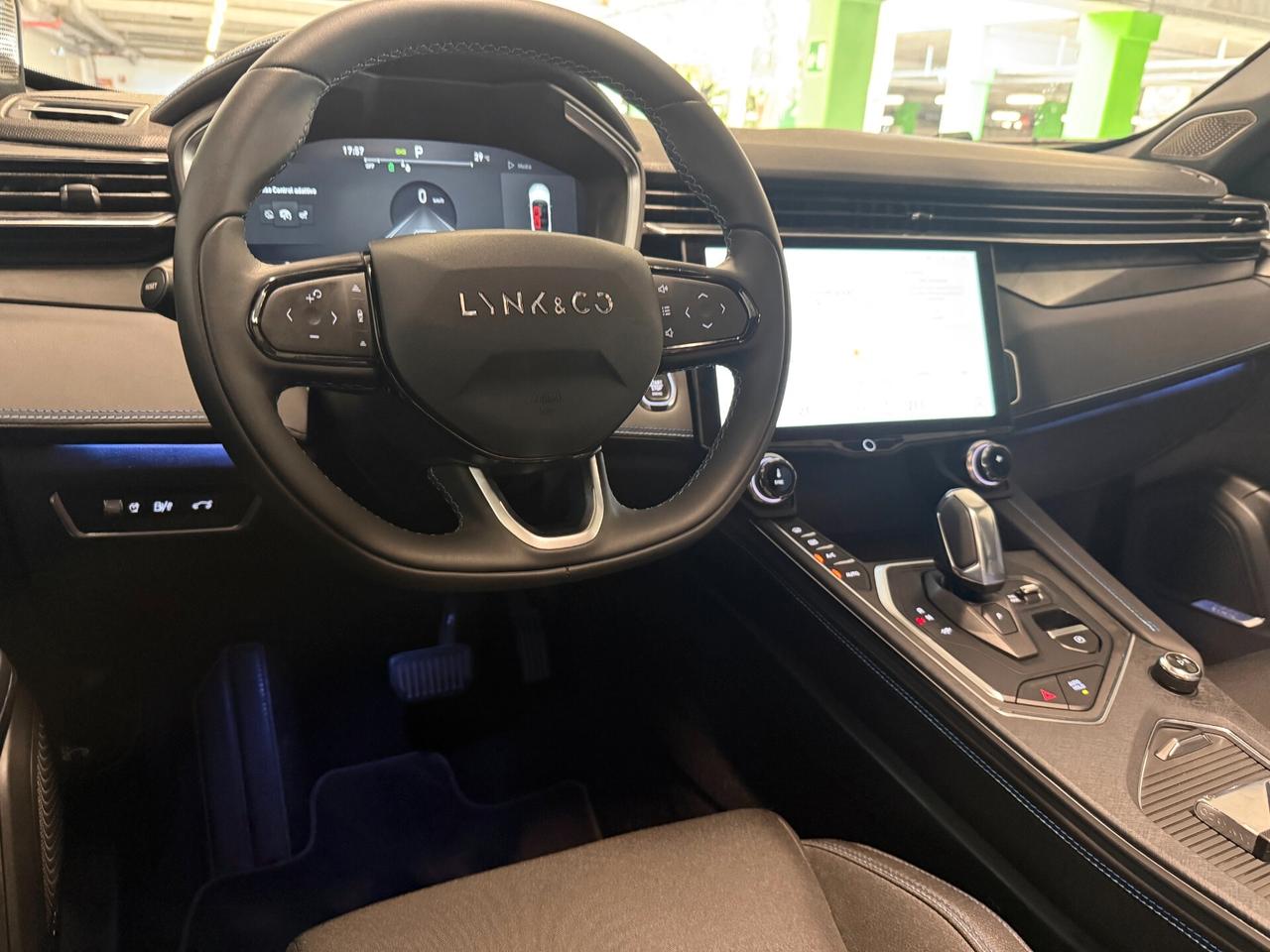 Lynk&co 01 PHEV More