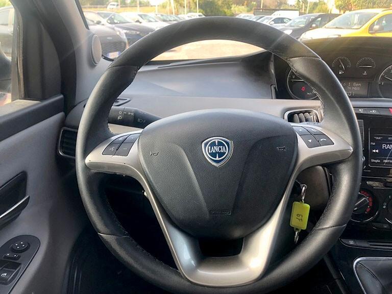 Lancia Ypsilon 1.2 69 CV 5 porte Silver